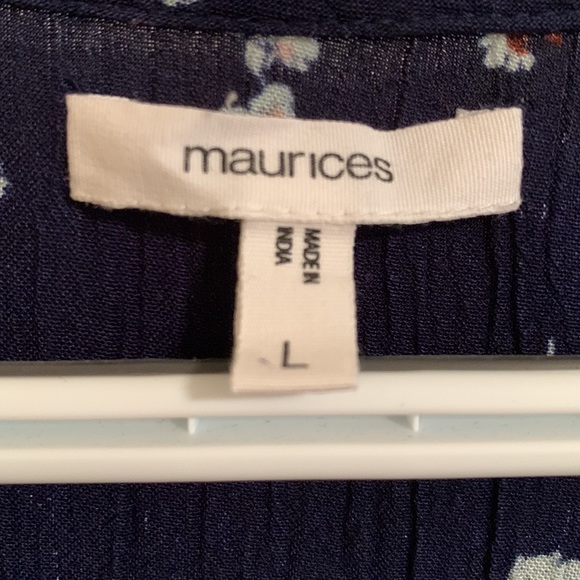 Maurice’s gently used short sleeved shirt - Picture 3 of 3